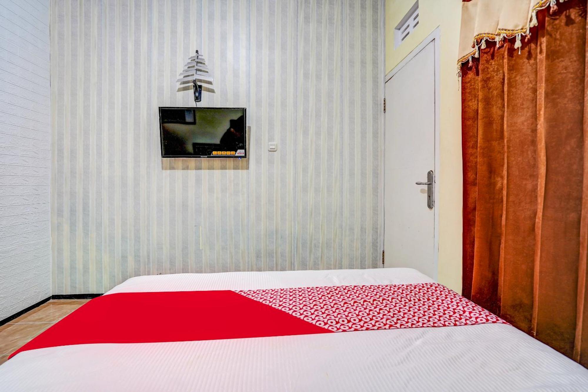 Super Oyo 90642 Lancar Homestay Syariah Tlekung Exterior photo